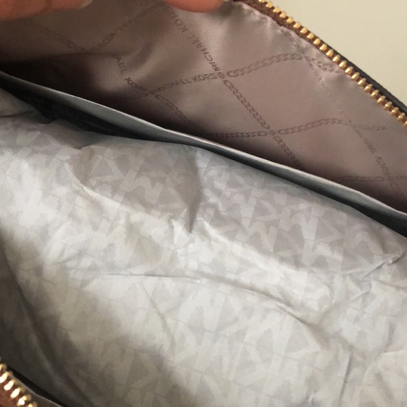 Michael Kors signature Carine Medium Satchel - Picture 3 of 6